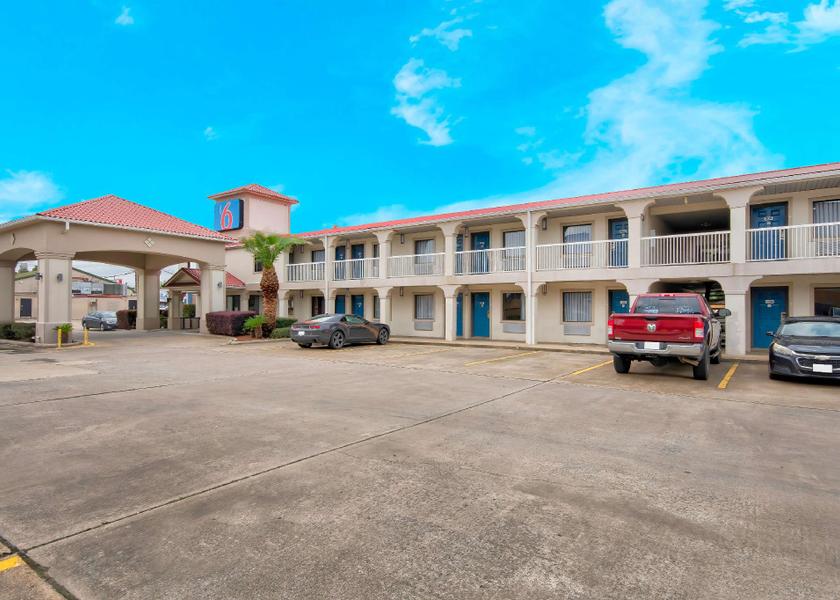 Louisiana Sulphur exterior view