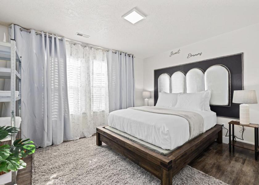 Idaho Caldwell Queen Room with Shared Bathroom