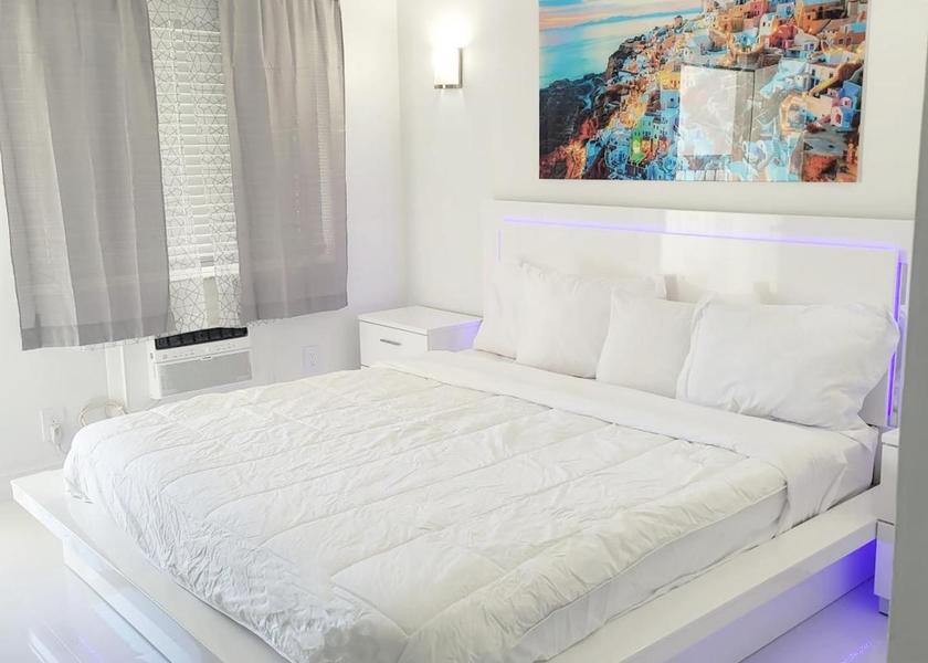 Florida Lake Worth King Room with Pool View