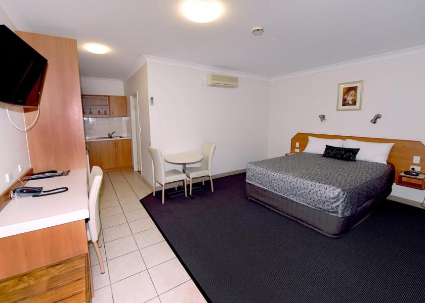 Queensland Maryborough Suite with Spa Bath