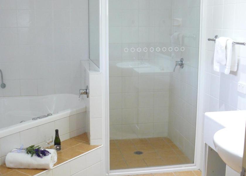 Queensland Maryborough Suite with Spa Bath