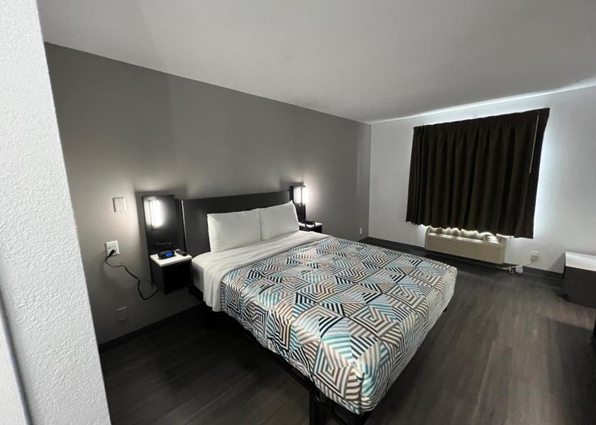 Iowa Altoona 1 Queen Bed - Non-Smoking