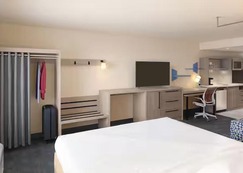 Iowa Altoona 1 King Bed Studio Suite