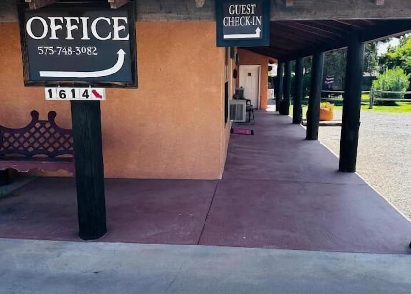 New Mexico Artesia Front of property