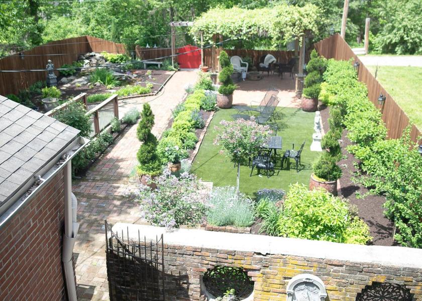 Missouri Boonville garden