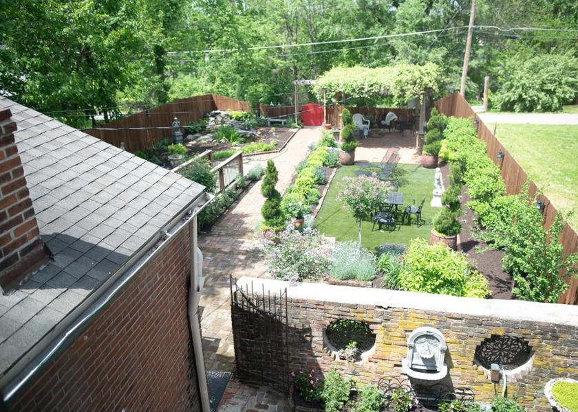 Missouri Boonville garden