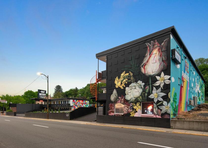 Washington Pullman exterior view