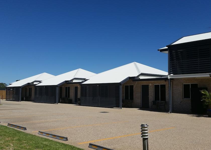Queensland Emerald Front of property