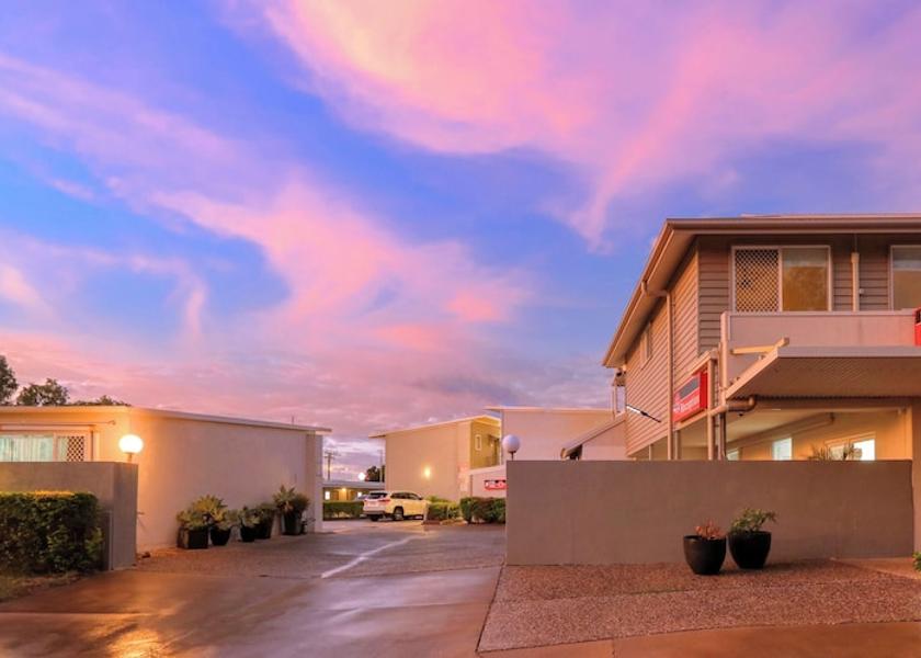 Queensland Emerald Front of property