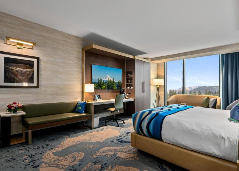Washington Auburn Luxury King with Mountain View - Accessible