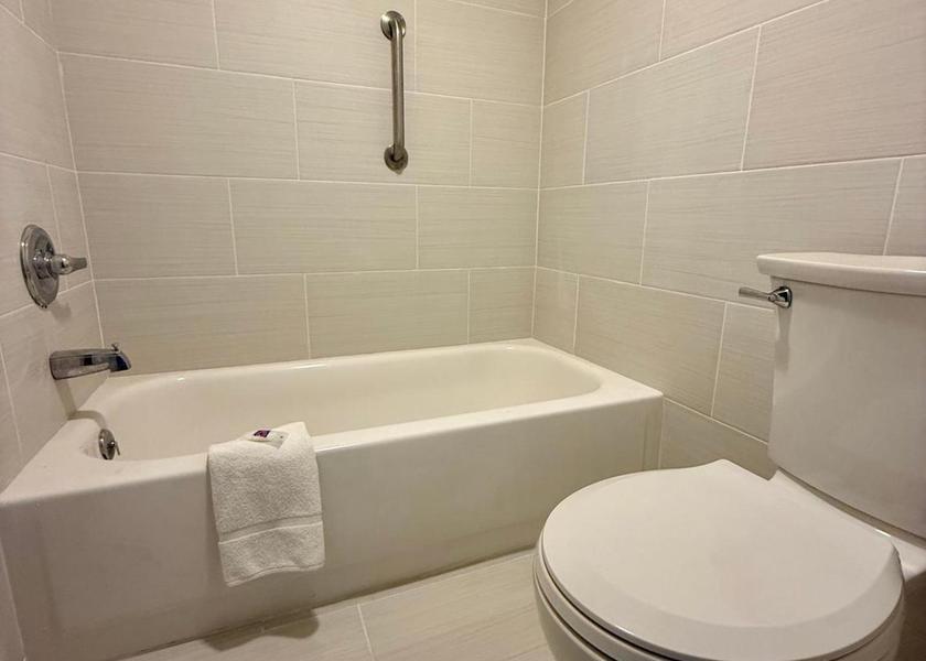 Virginia Culpeper King Suite with Spa Bath - Non-Smoking