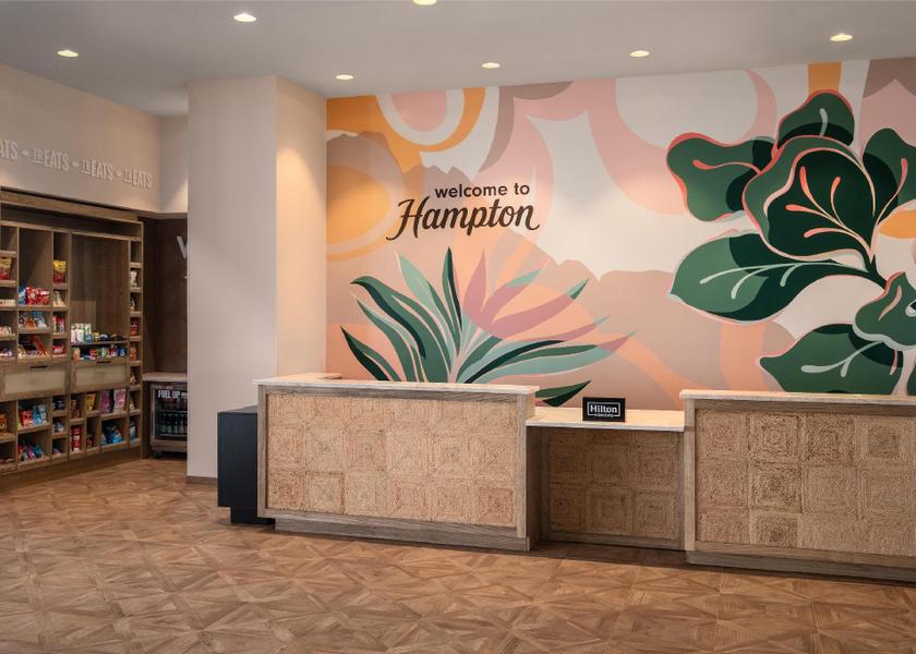 Hawaii Kahului lobby