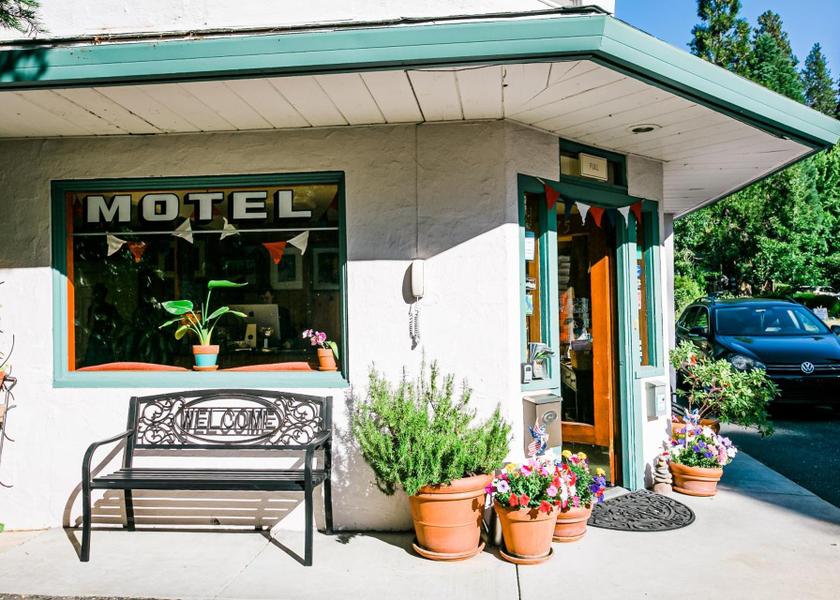 California Nevada City entrance