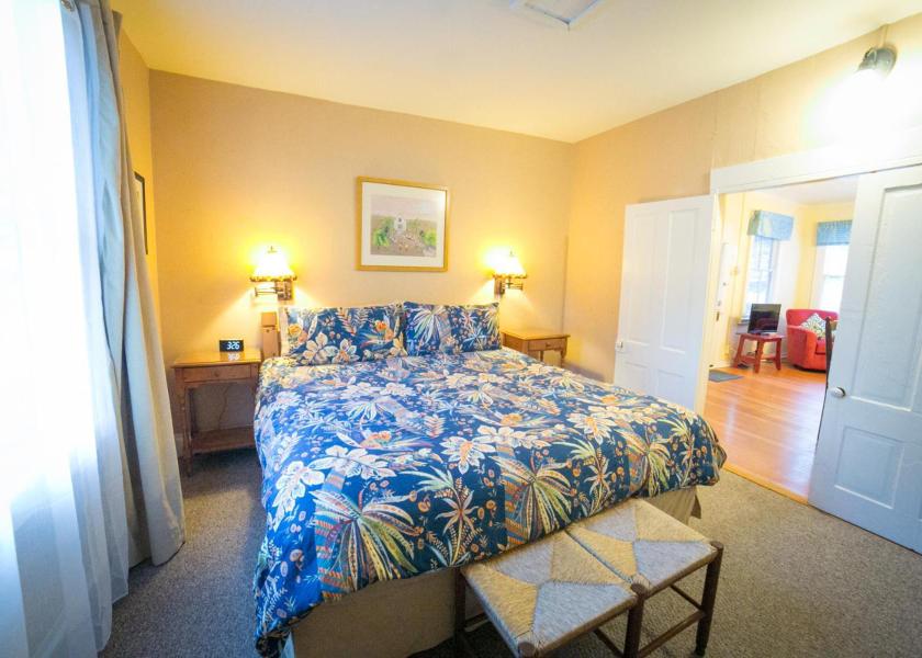 California Nevada City Two-Bedroom Cottage