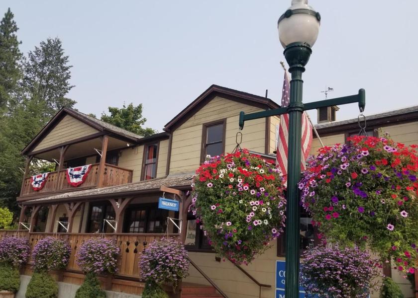 Washington Leavenworth entrance