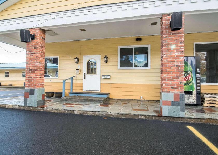 Vermont Rockingham exterior view