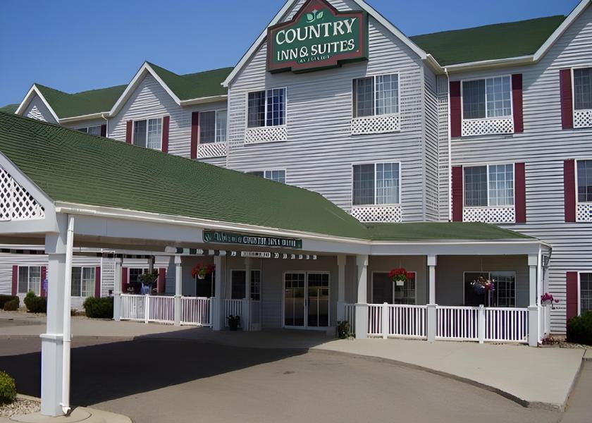 South Dakota Watertown Hotel Exterior
