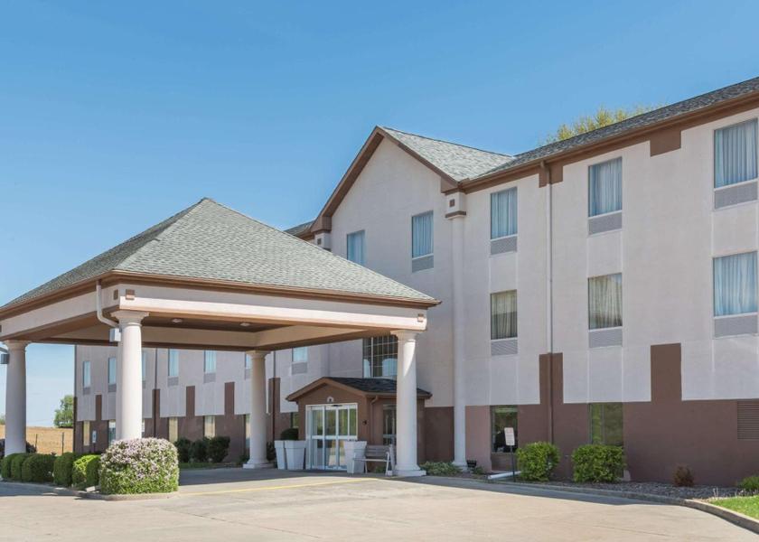 Illinois Highland exterior view