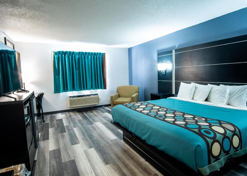 Wisconsin New Richmond Deluxe - 1 King Bed