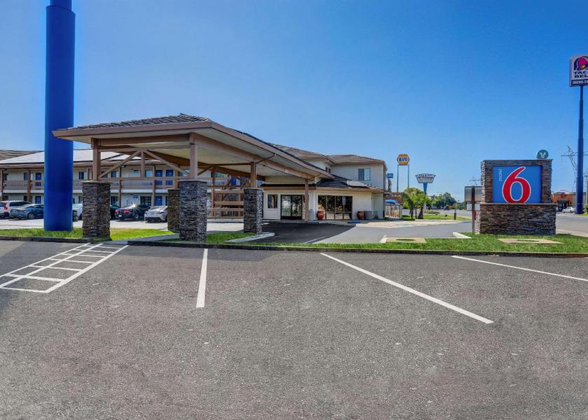 California Anderson exterior view