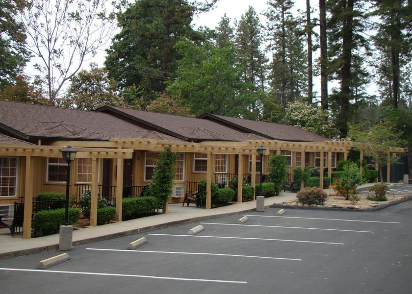 California Paradise exterior view