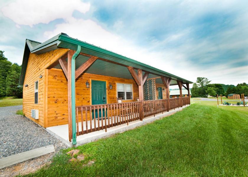 Maryland Flintstone Hotel Exterior