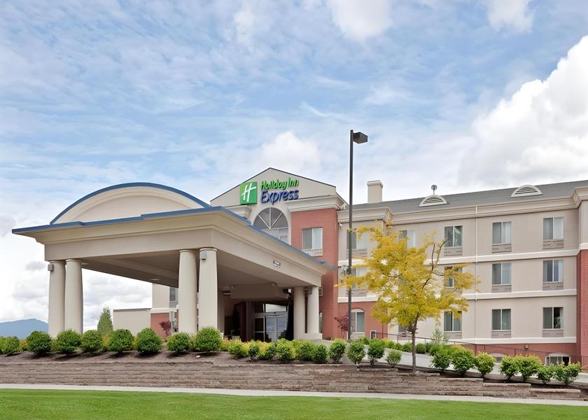 Idaho Hayden Hotel Exterior