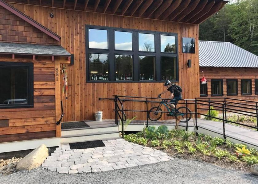 New York North Creek Restaurant