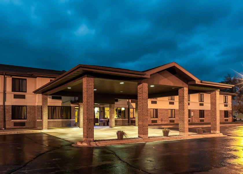 Wisconsin Oconto Hotel Exterior