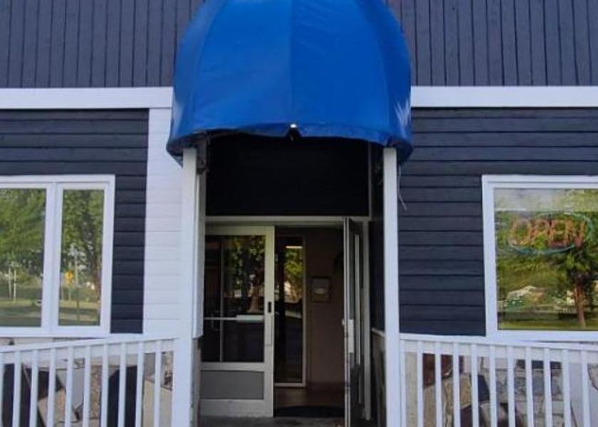 Alaska Palmer Exterior view