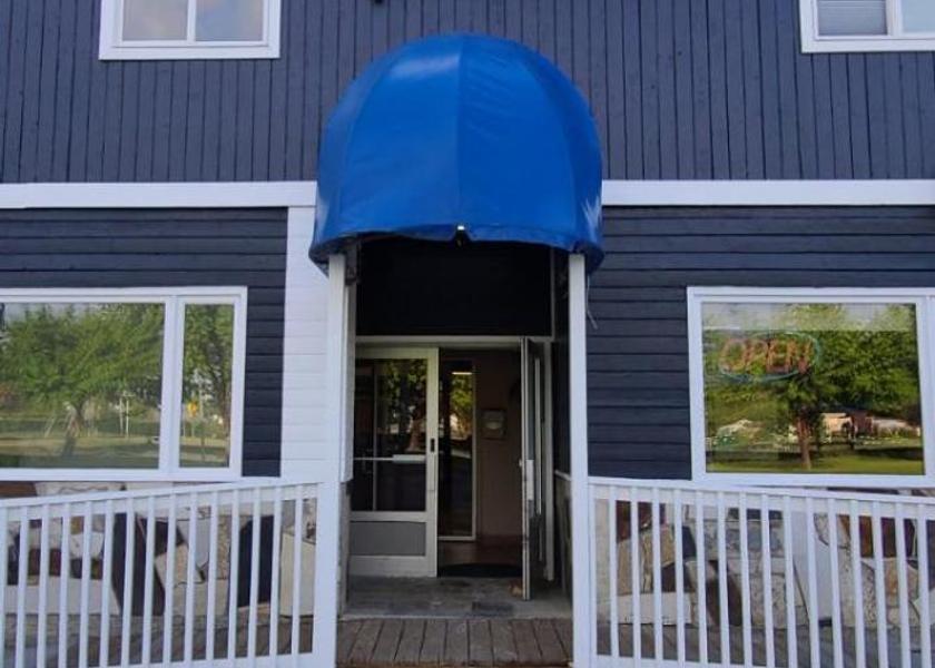 Alaska Palmer Exterior view