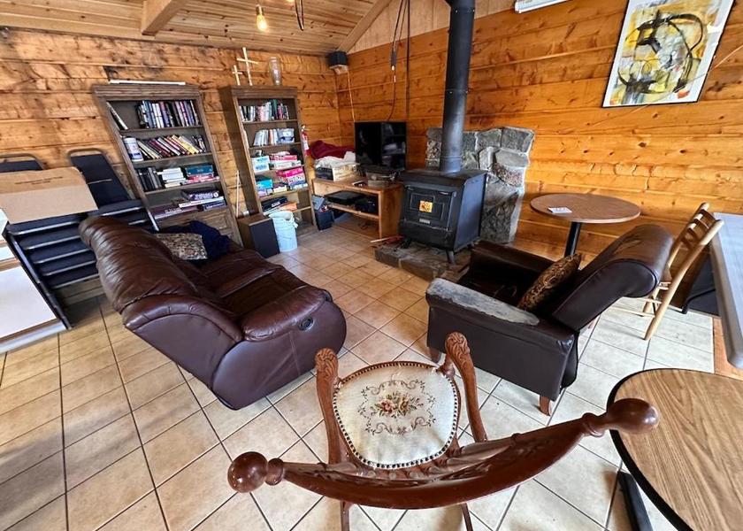 Colorado South Fork shared lounge/tv area
