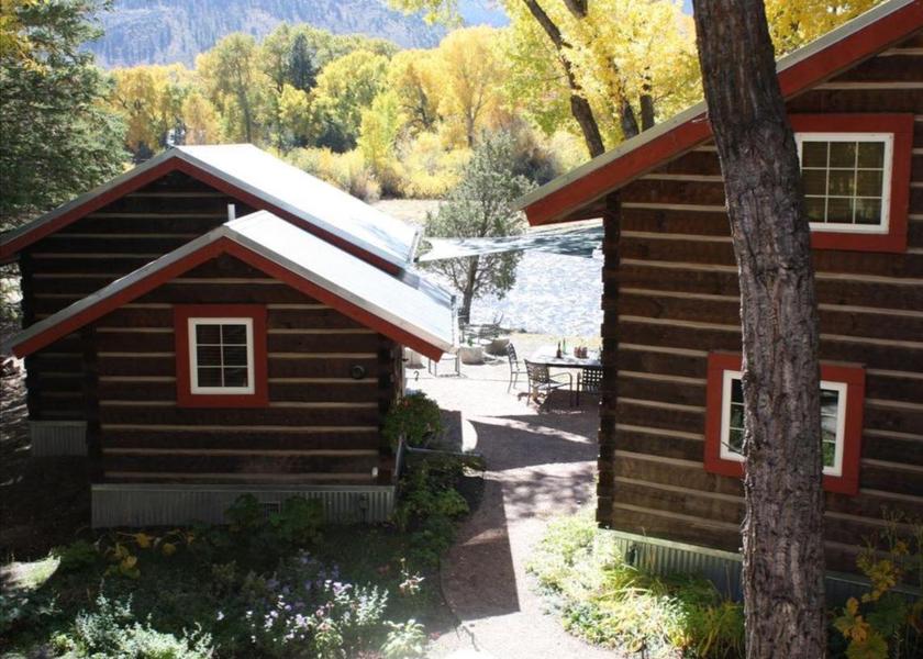 Colorado South Fork Hotel Exterior