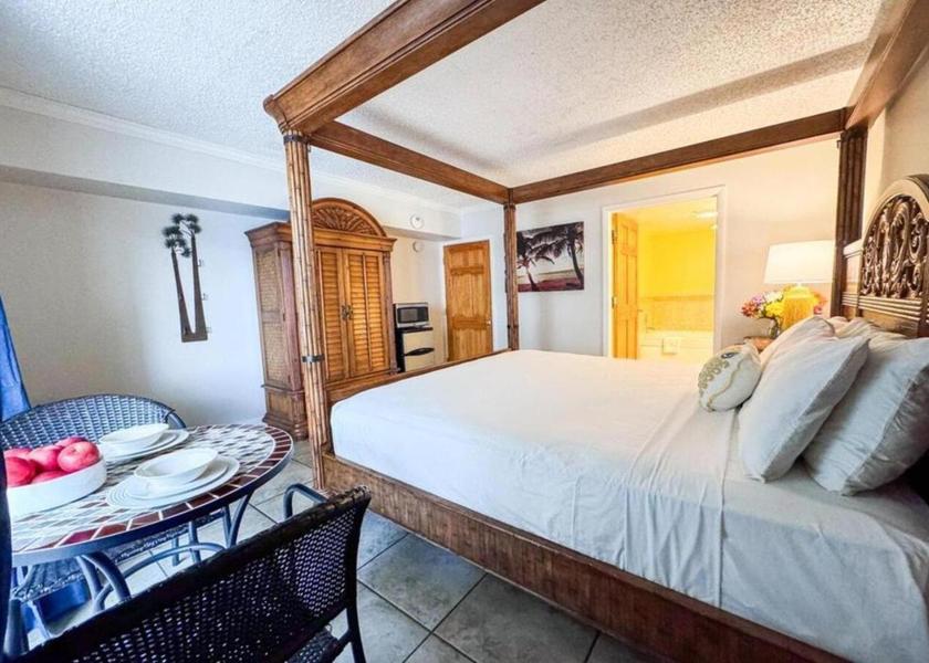 New Jersey Wildwood Crest King Room with Pool View