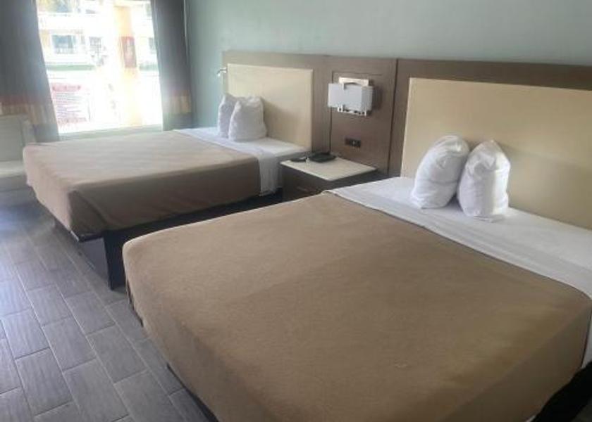Florida Holiday 2 Queen Beds, Nonsmoking