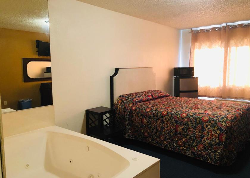 California Montclair Deluxe Queen Room