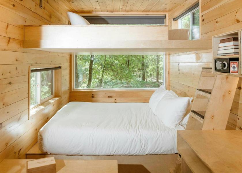 Virginia Stanardsville Standard Queen Cabin with Two Queen Bunk Beds