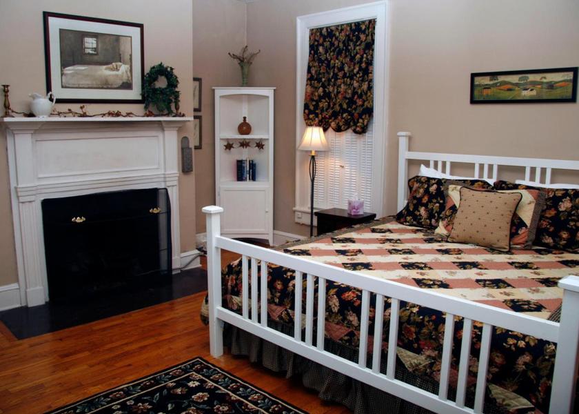 Virginia Stanardsville Deluxe Queen Room