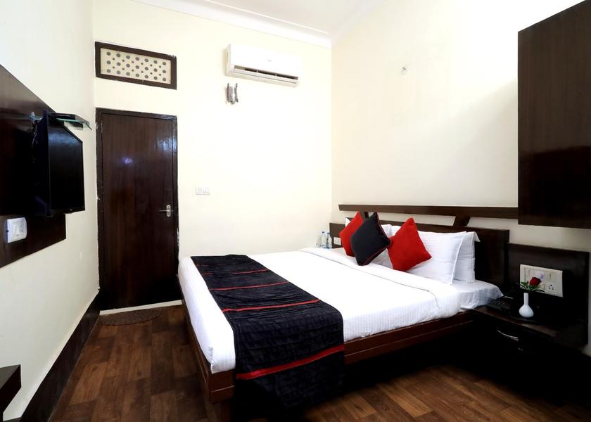 Madhya Pradesh Gwalior Deluxe Room