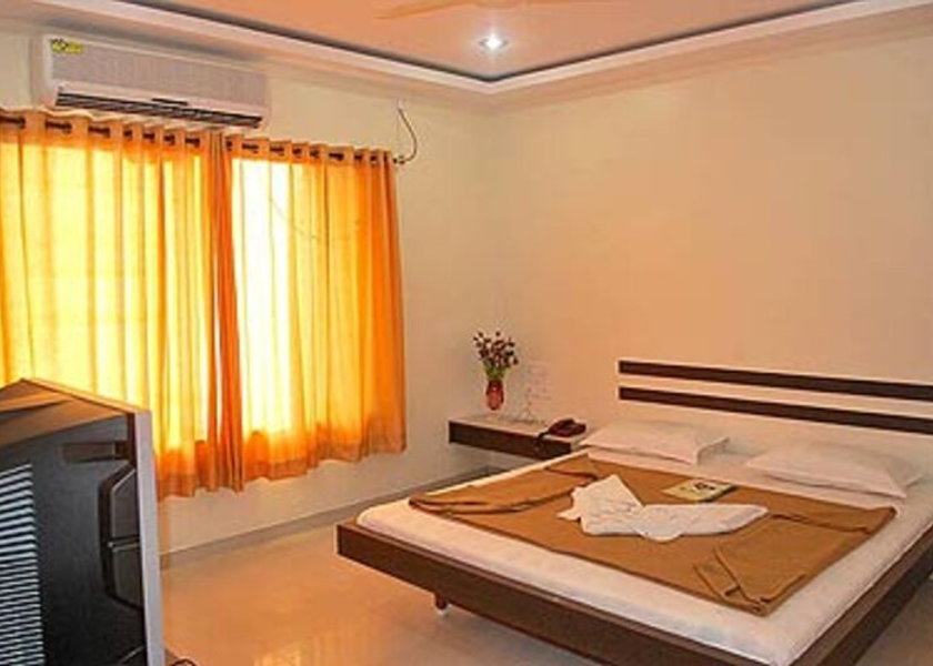Maharashtra Shirdi Deluxe Double Bed AC Room