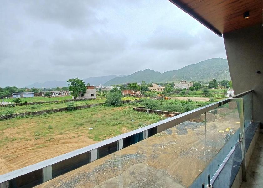 Rajasthan Pushkar Super Deluxe