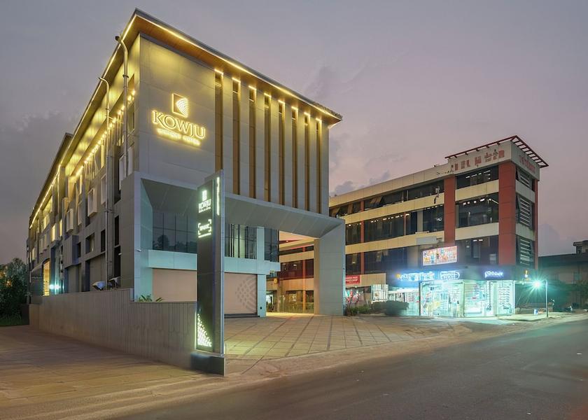 Front of property - evening/night