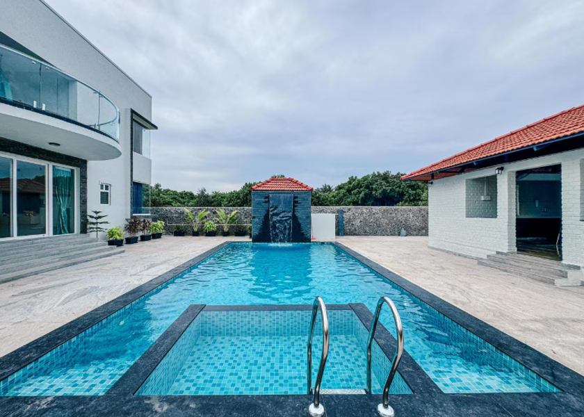 Tamil Nadu Mahabalipuram Pool