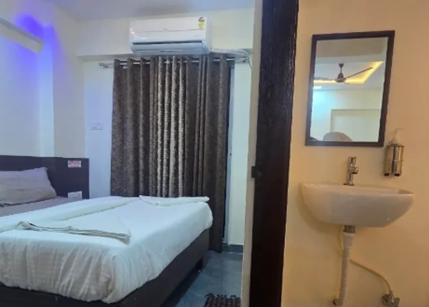 Maharashtra Thane Super Deluxe Room