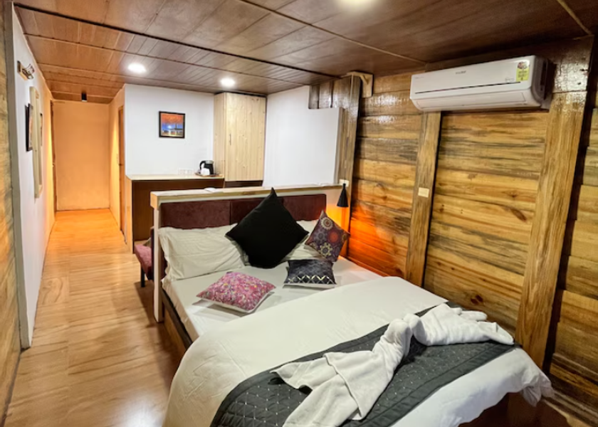 Himachal Pradesh Kasol Wooden Chalet With River View