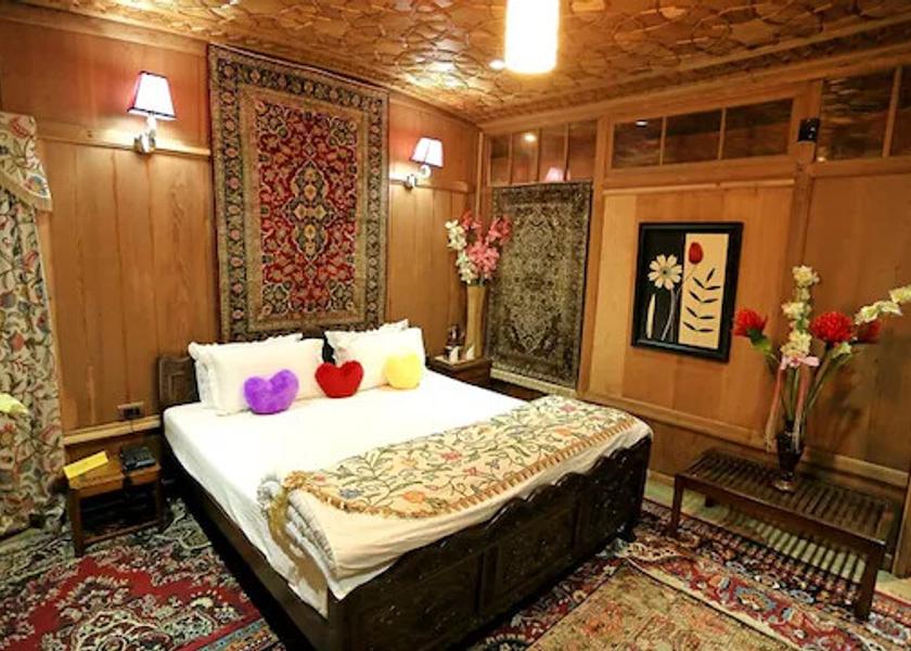 Jammu and Kashmir Srinagar Hotel Exterior