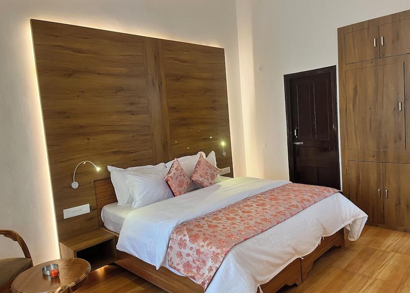 Uttarakhand Kausani Room