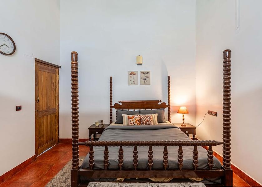 Karnataka Hakathur Room