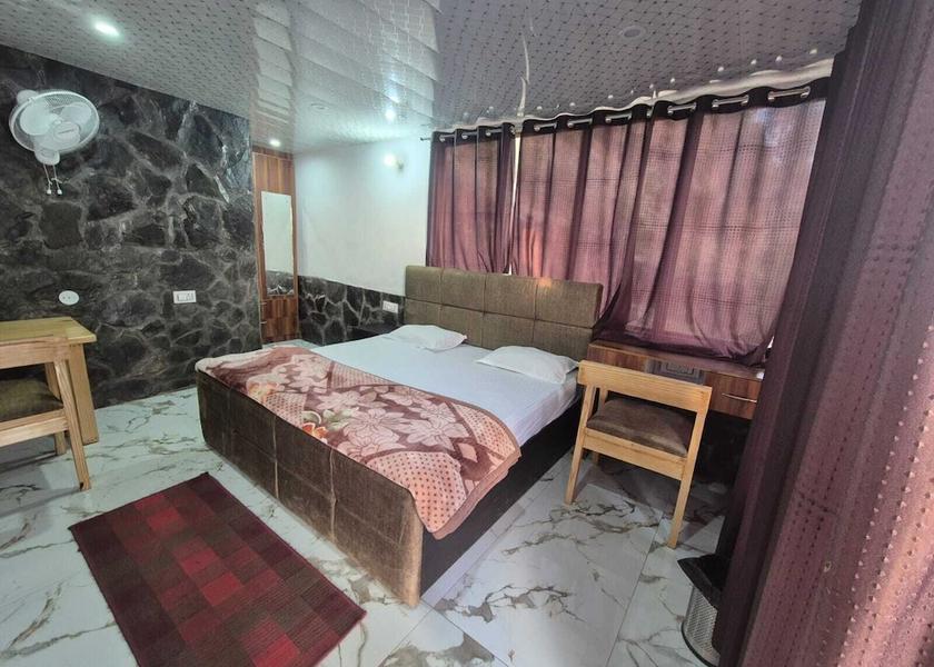 Uttarakhand Dhanaulti Room