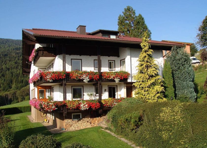 Carinthia Treffen Exterior Detail